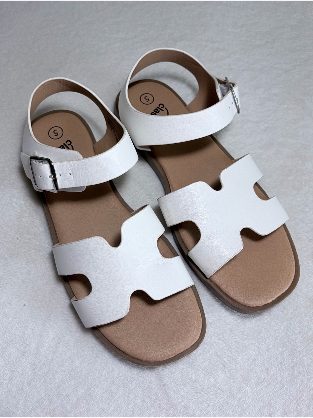 Art class White Cutout Strap Sandals Sz 5